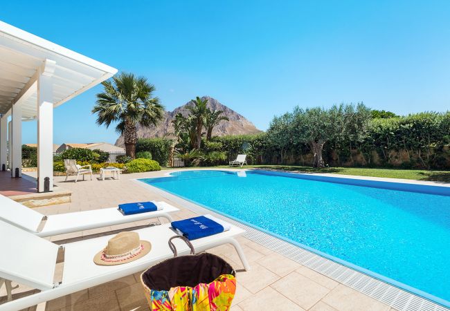 Villa in Custonaci - Villa with pool by the sea in Trapani, Sicily Villa in Custonaci - Villa with pool by the sea in Trapani, Sicily