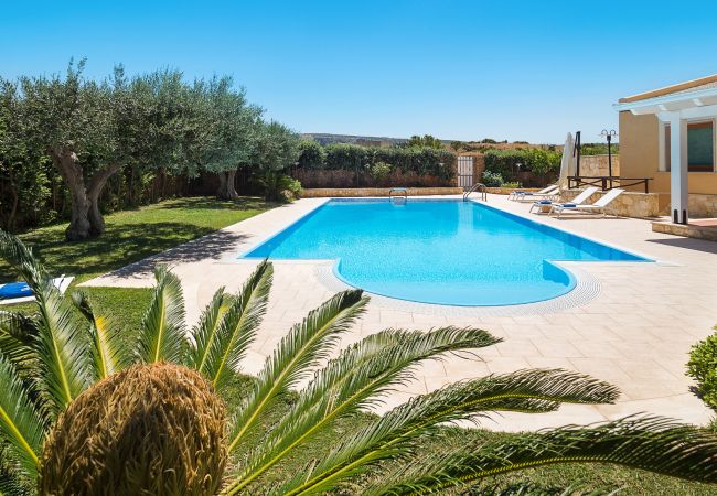 Villa in Custonaci - Villa with pool by the sea in Trapani, Sicily Villa in Custonaci - Villa with pool by the sea in Trapani, Sicily