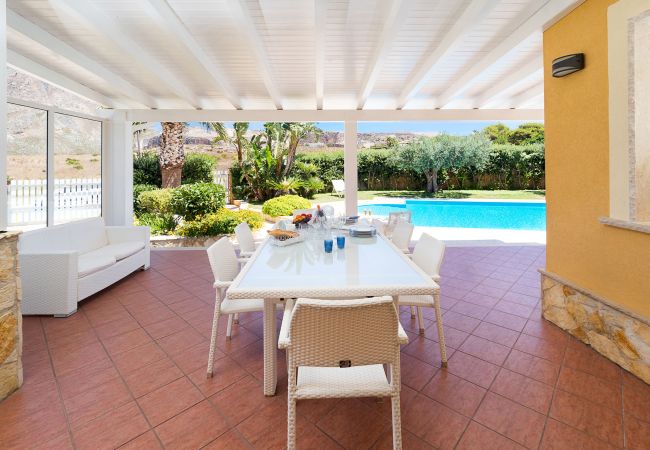 Villa in Custonaci - Villa with pool by the sea in Trapani, Sicily Villa in Custonaci - Villa with pool by the sea in Trapani, Sicily