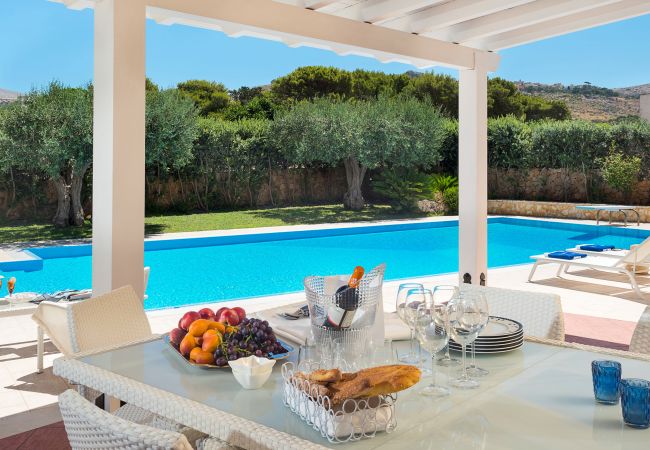 Villa in Custonaci - Villa with pool by the sea in Trapani, Sicily Villa in Custonaci - Villa with pool by the sea in Trapani, Sicily