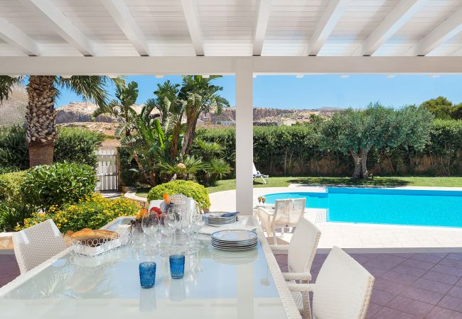 Villa in Custonaci - Villa with pool by the sea in Trapani, Sicily Villa in Custonaci - Villa with pool by the sea in Trapani, Sicily
