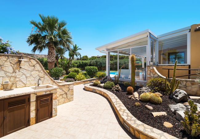 Villa in Custonaci - Villa with pool by the sea in Trapani, Sicily Villa in Custonaci - Villa with pool by the sea in Trapani, Sicily