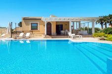 Villa in Custonaci - Villa with pool by the sea in Trapani,...