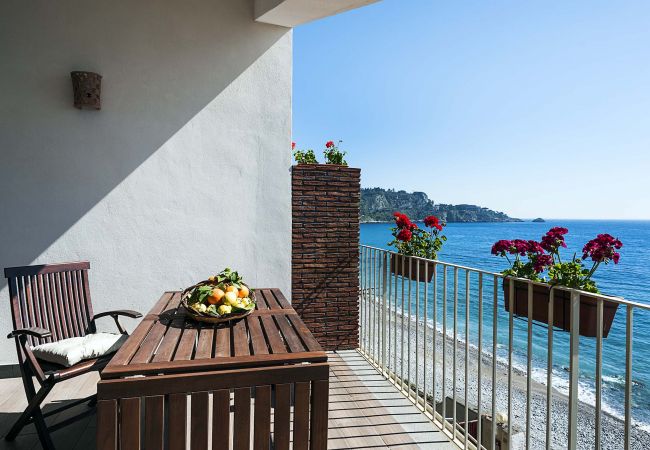 Apartment in Taormina - Lovely seafront flat - 2 pax Apartment in Taormina - Lovely seafront flat - 2 pax