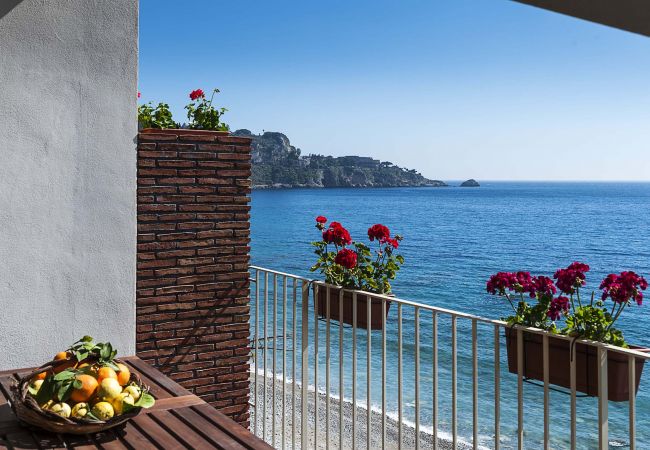 Apartment in Taormina - Lovely seafront flat - 2 pax Apartment in Taormina - Lovely seafront flat - 2 pax