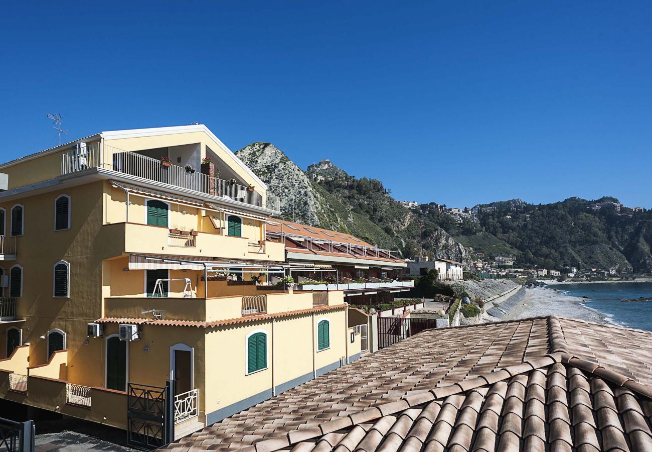 Apartment in Taormina - Lovely seafront flat - 2 pax