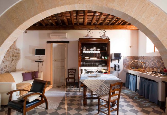 House in Buseto Palizzolo - Charming house with shared pool - Titi House in Buseto Palizzolo - Charming house with shared pool - Titi