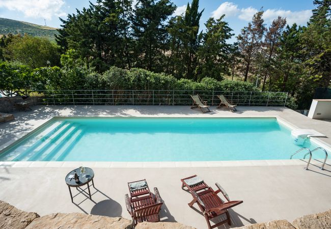 House in Buseto Palizzolo - Charming house with shared pool - Titi