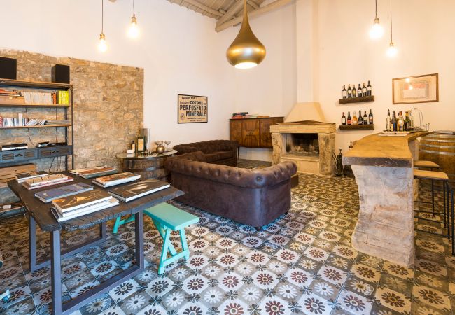 House in Buseto Palizzolo - Charming house with shared pool - Titi