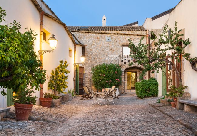 House in Buseto Palizzolo - Charming house with shared pool - Marietta House in Buseto Palizzolo - Charming house with shared pool - Marietta