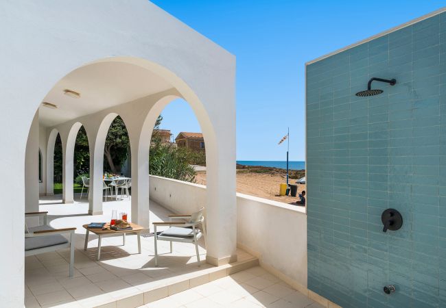 Villa in Noto - Beach front villa in Calabernardo, Noto, Sicily Villa in Noto - Beach front villa in Calabernardo, Noto, Sicily