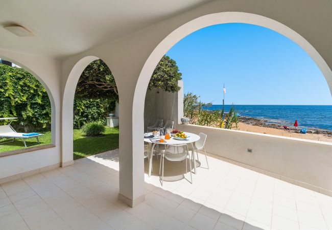 Villa in Noto - Beach front villa in Calabernardo, Noto, Sicily Villa in Noto - Beach front villa in Calabernardo, Noto, Sicily