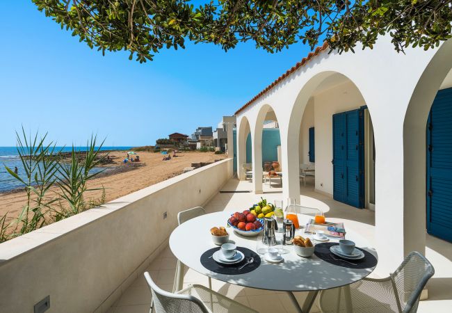 Villa in Noto - Beach front villa in Calabernardo, Noto, Sicily Villa in Noto - Beach front villa in Calabernardo, Noto, Sicily