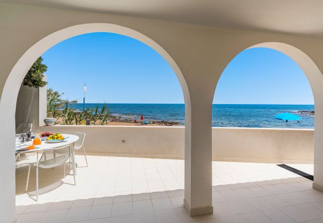 Villa in Noto - Beach front villa in Calabernardo, Noto, Sicily Villa in Noto - Beach front villa in Calabernardo, Noto, Sicily