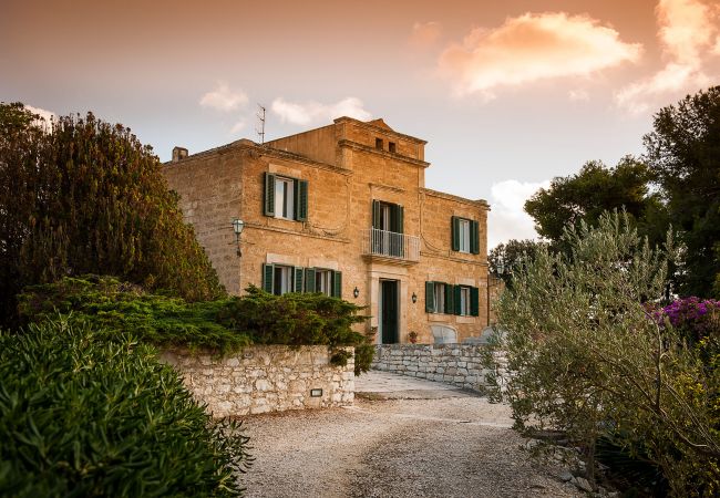 Villa in Paceco - Exclusive villa with pool near Trapani - Sicily Villa in Paceco - Exclusive villa with pool near Trapani - Sicily