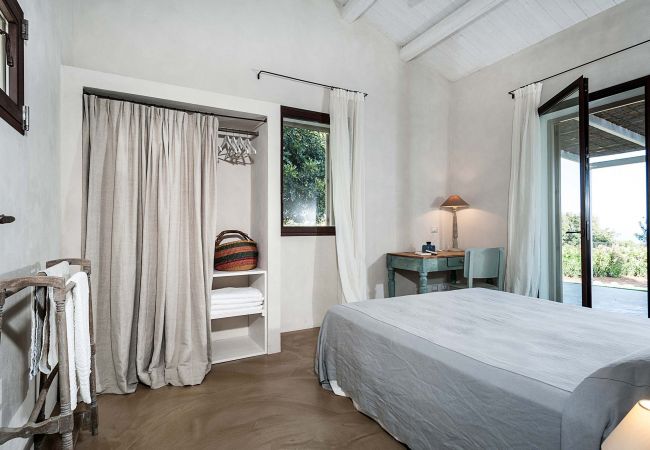 Villa in Scicli - Villa with terrace and private garden. Shared pool. In Scicli, Sicily - Carrubi Villa in Scicli - Villa with terrace and private garden. Shared pool. In Scicli, Sicily - Carrubi