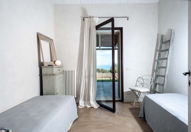 Villa in Scicli - Villa with terrace and private garden. Shared pool. In Scicli, Sicily - Carrubi Villa in Scicli - Villa with terrace and private garden. Shared pool. In Scicli, Sicily - Carrubi