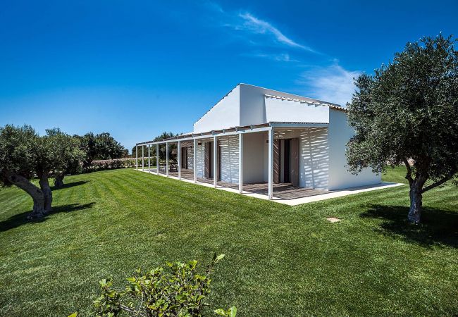 Villa/Dettached house in Scicli - Villa with terrace and private garden. Shared pool. In Scicli, Sicily - Gelsi