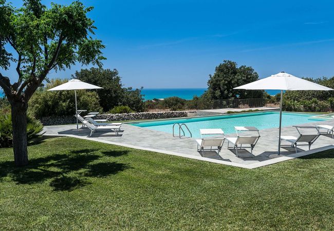 Villa in Scicli - Villa with terrace and private garden. Shared pool. In Scicli, Sicily - Gelsi Villa in Scicli - Villa with terrace and private garden. Shared pool. In Scicli, Sicily - Gelsi