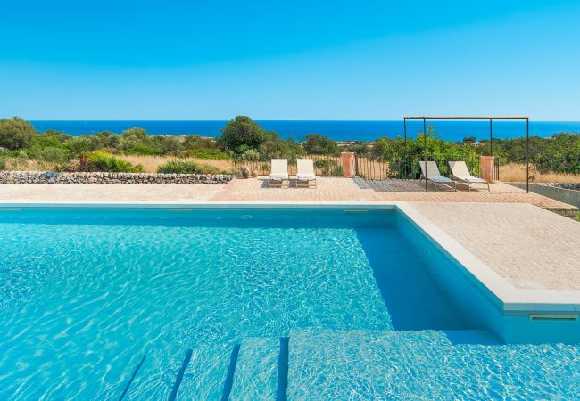 Villa in Scicli - Villa with terrace and private garden. Shared pool. In Scicli, Sicily - Gelsi