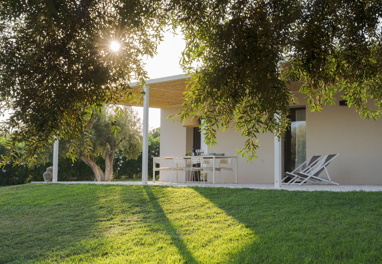 Villa in Scicli - Villa with terrace and private garden. Shared pool. In Scicli, Sicily - Gelsi