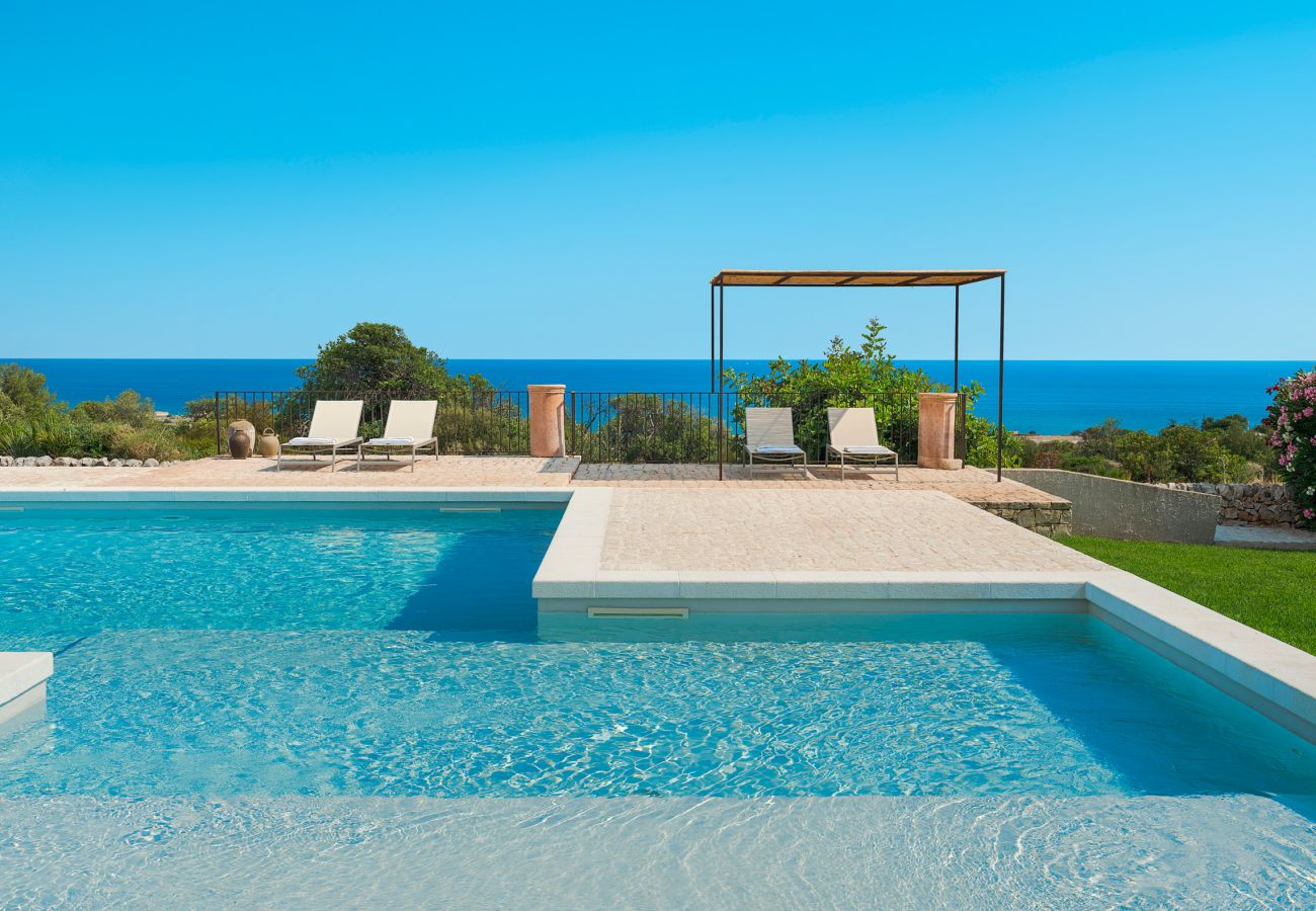 Villa in Scicli - Villa with terrace and private garden. Shared pool. In Scicli, Sicily - Gelsi