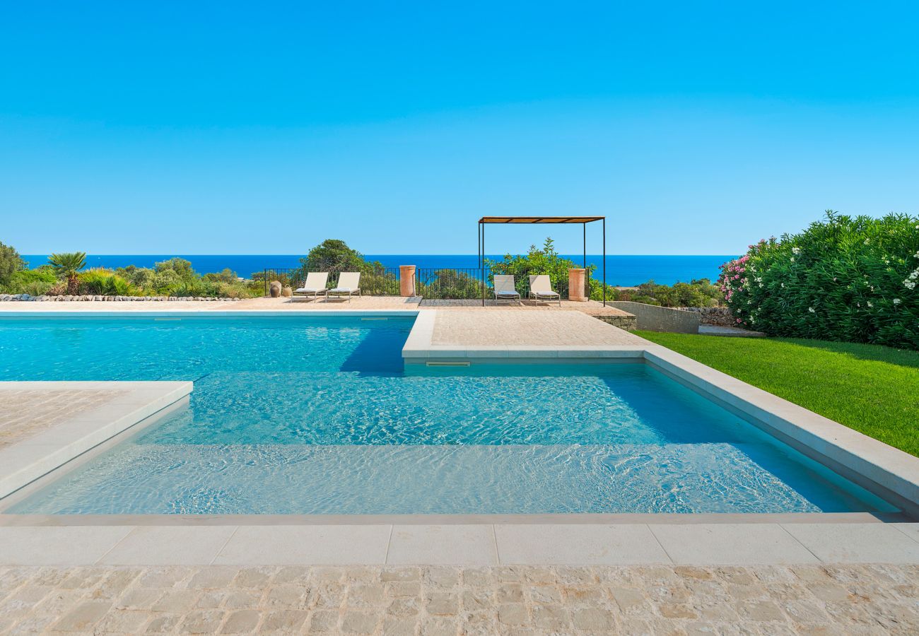 Villa in Scicli - Villa with terrace and private garden. Shared pool. In Scicli, Sicily - Gelsi