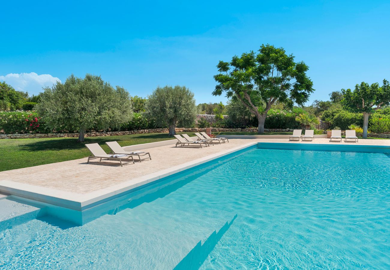 Villa in Scicli - Villa with terrace and private garden. Shared pool. In Scicli, Sicily - Gelsi