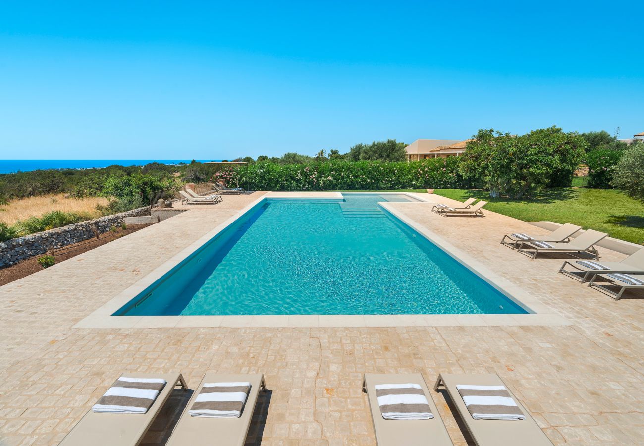 Villa in Scicli - Villa with terrace and private garden. Shared pool. In Scicli, Sicily - Gelsi