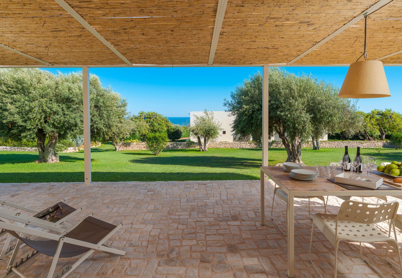 Villa in Scicli - Villa with terrace and private garden. Shared pool. In Scicli, Sicily - Gelsi