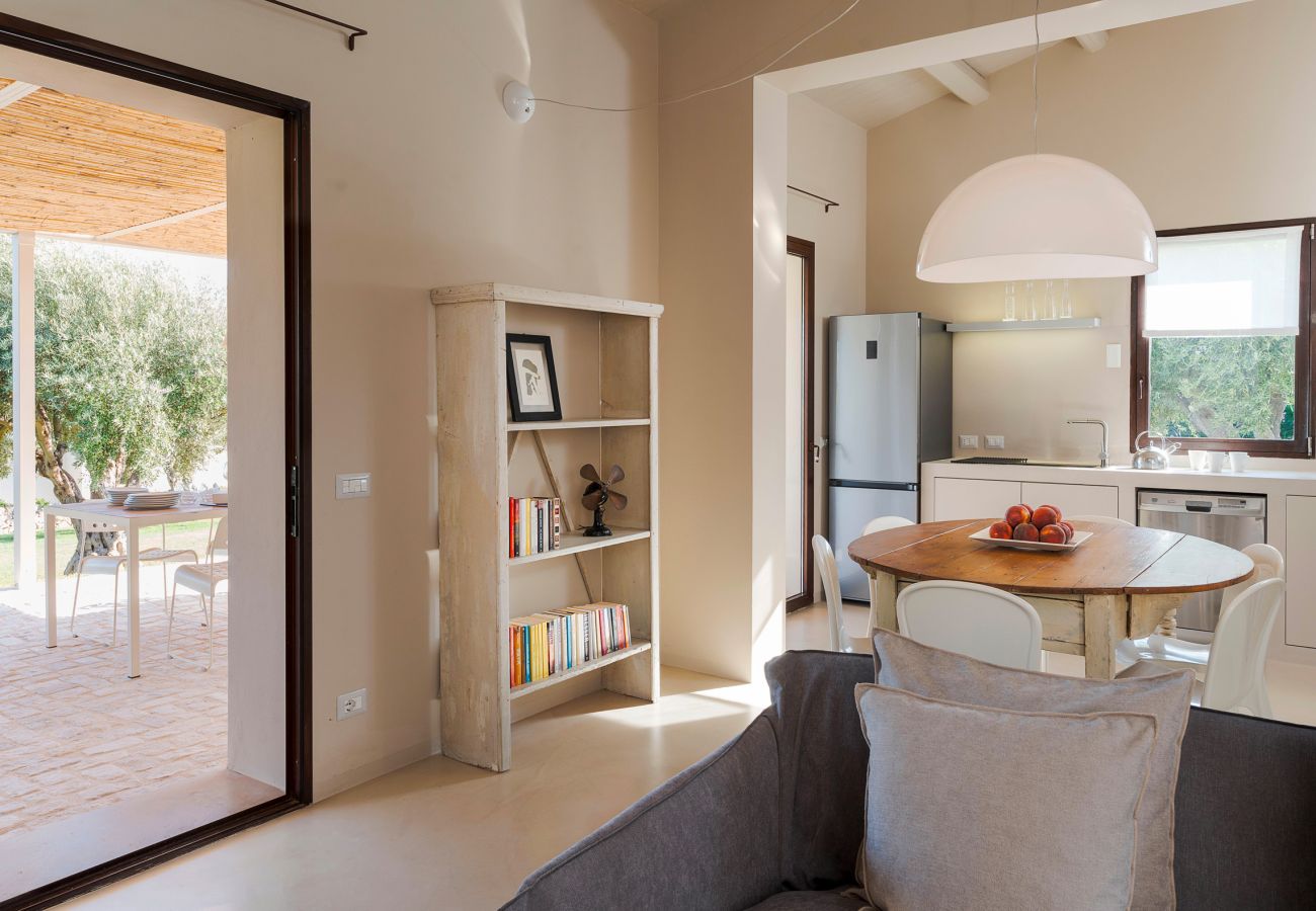 Villa in Scicli - Villa with terrace and private garden. Shared pool. In Scicli, Sicily - Gelsi