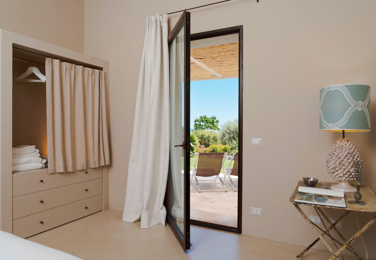 Villa in Scicli - Villa with terrace and private garden. Shared pool. In Scicli, Sicily - Gelsi