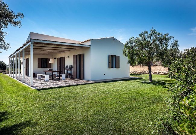Villa in Scicli - Villa with terrace and private garden. Shared pool. In Scicli, Sicily - Ulivi Villa in Scicli - Villa with terrace and private garden. Shared pool. In Scicli, Sicily - Ulivi