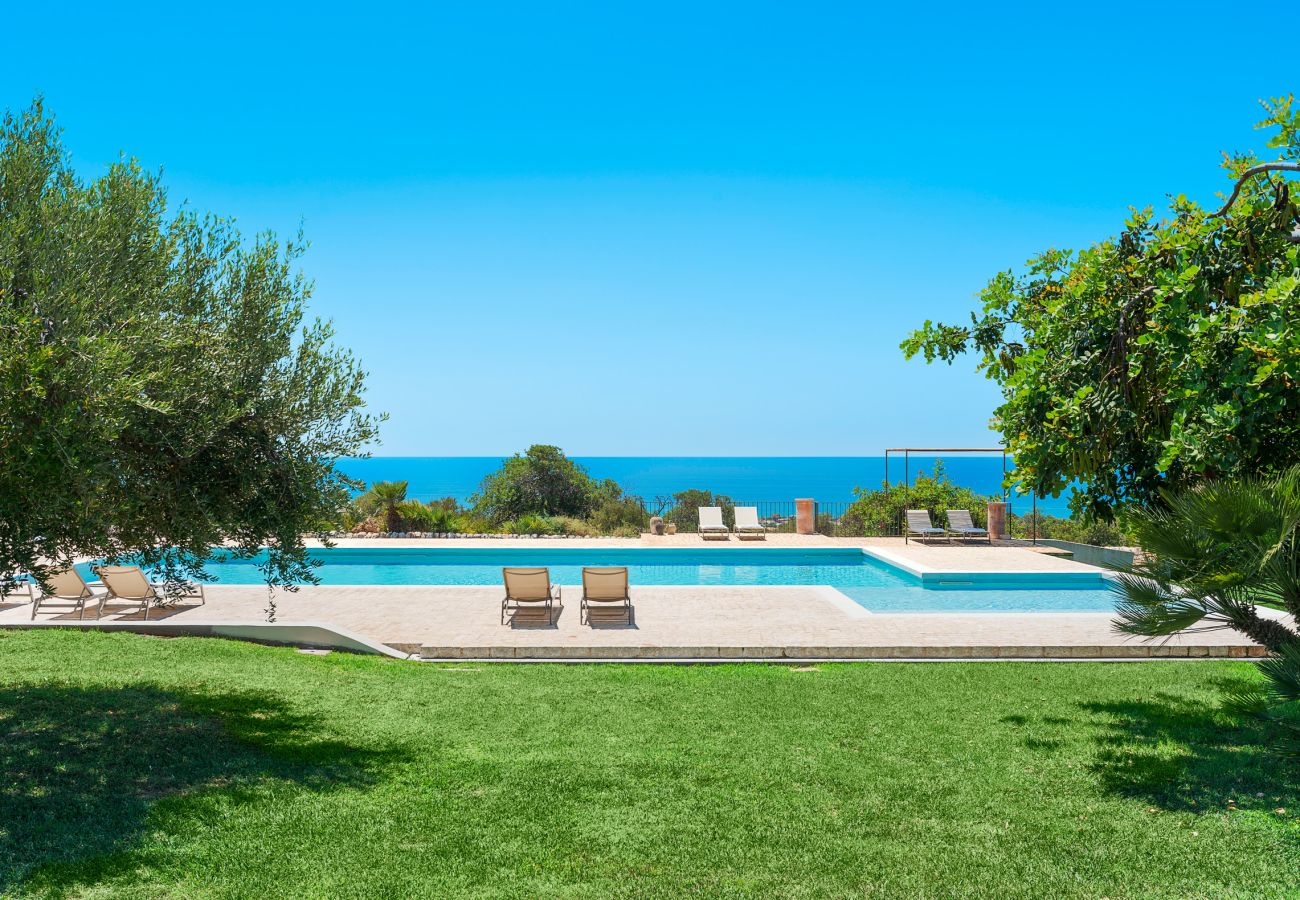 Villa in Scicli - Villa with terrace and private garden. Shared pool. In Scicli, Sicily - Ulivi