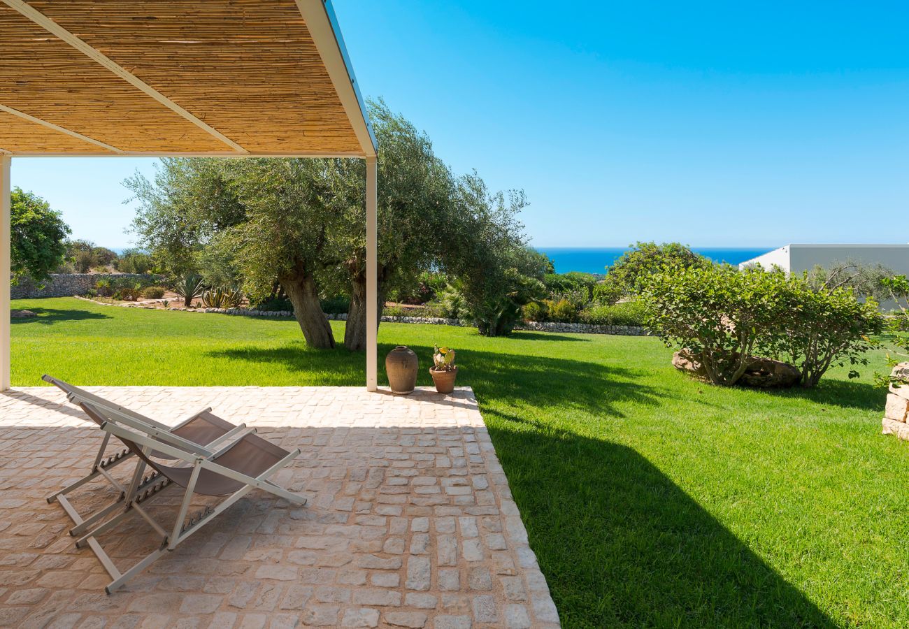 Villa in Scicli - Villa with terrace and private garden. Shared pool. In Scicli, Sicily - Ulivi