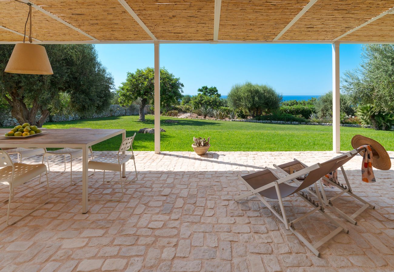 Villa in Scicli - Villa with terrace and private garden. Shared pool. In Scicli, Sicily - Ulivi