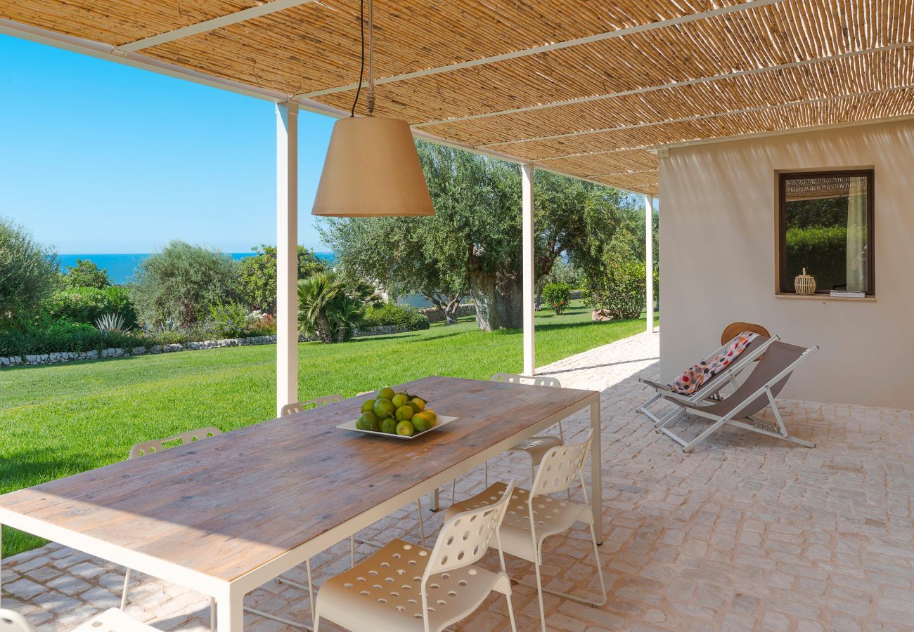 Villa in Scicli - Villa with terrace and private garden. Shared pool. In Scicli, Sicily - Ulivi