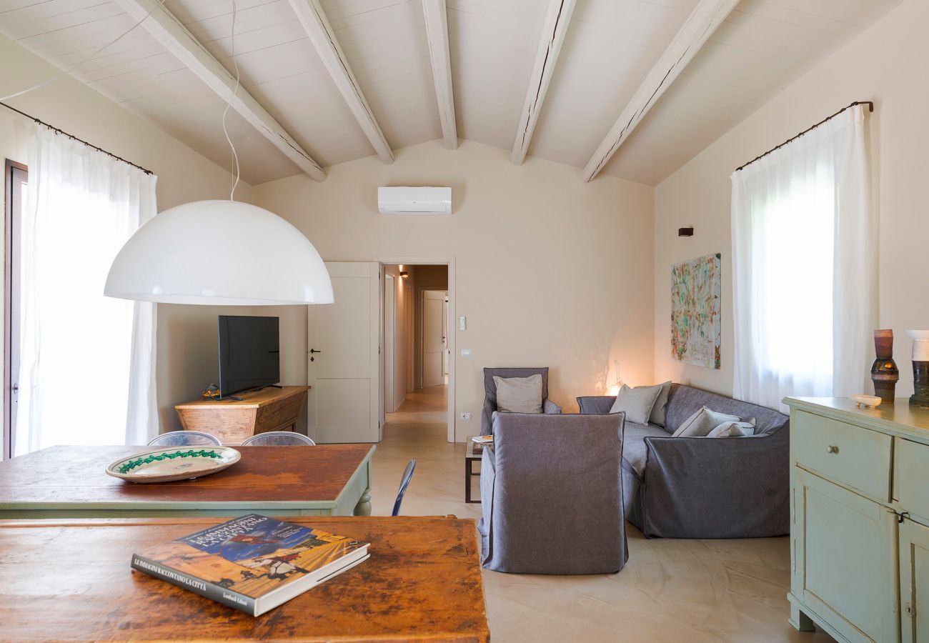 Villa in Scicli - Villa with terrace and private garden. Shared pool. In Scicli, Sicily - Ulivi