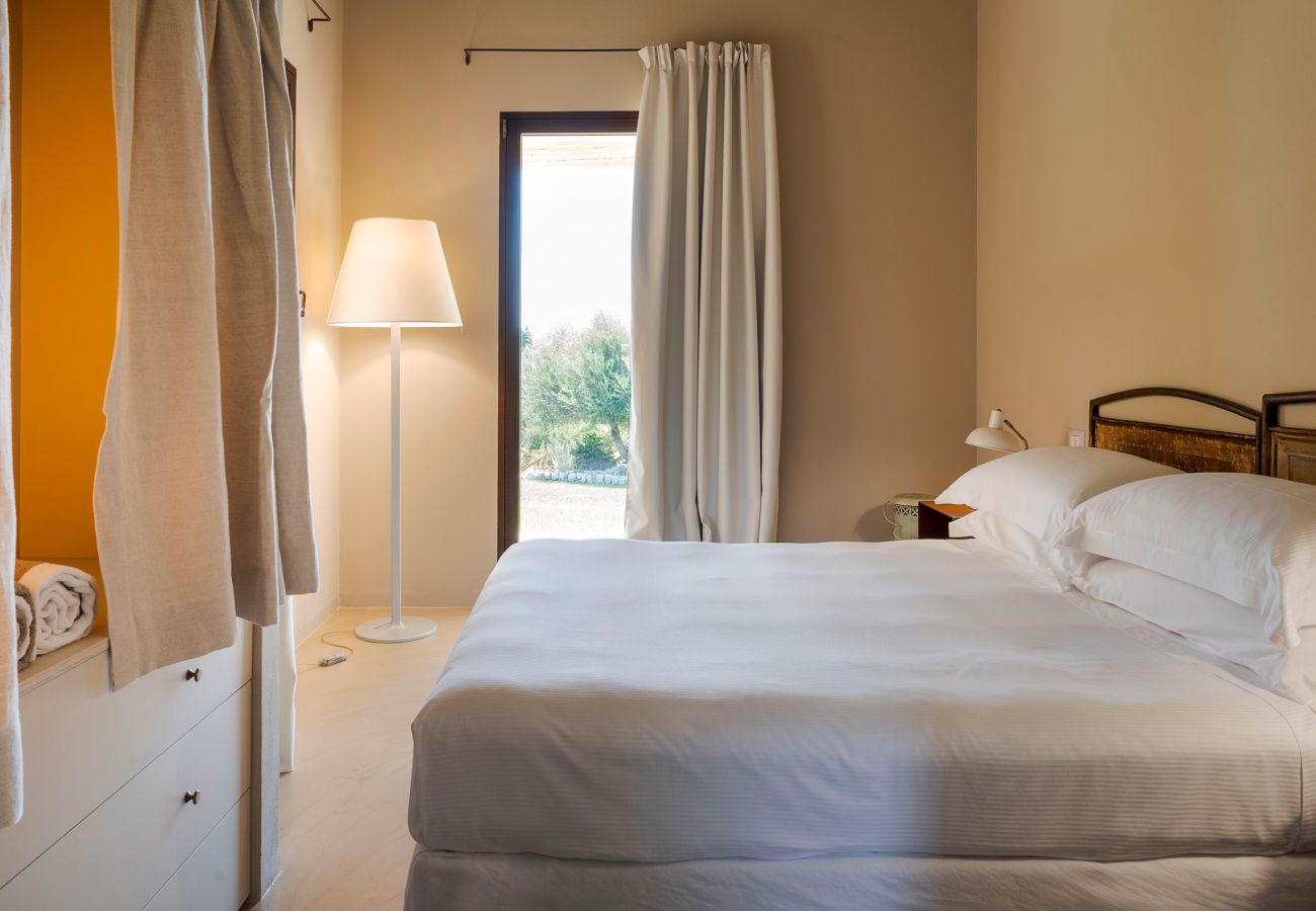 Villa in Scicli - Villa with terrace and private garden. Shared pool. In Scicli, Sicily - Ulivi