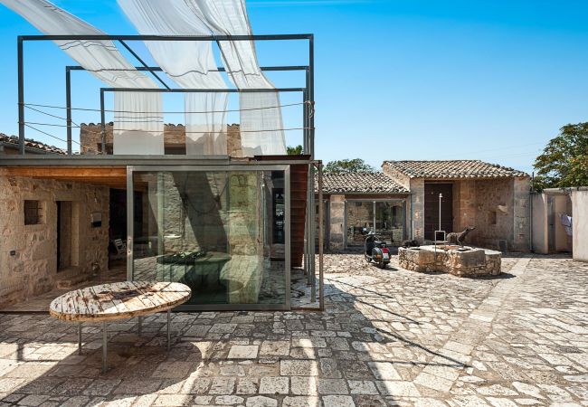 Villa in Santa Croce Camerina - Designer country villa with pool in Ragusa, Sicily - 11 pax Villa in Santa Croce Camerina - Designer country villa with pool in Ragusa, Sicily - 11 pax