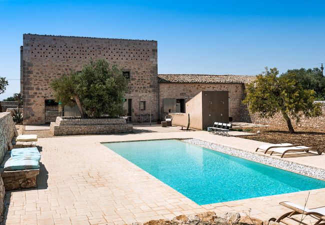 Villa in Santa Croce Camerina - Designer country villa with pool in Ragusa, Sicily - 11 pax Villa in Santa Croce Camerina - Designer country villa with pool in Ragusa, Sicily - 11 pax