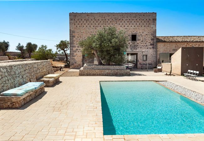 Villa in Santa Croce Camerina - Designer country villa with pool in Ragusa, Sicily - 11 pax Villa in Santa Croce Camerina - Designer country villa with pool in Ragusa, Sicily - 11 pax