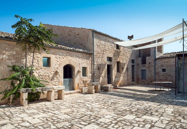 Villa in Santa Croce Camerina - Designer country villa with pool in Ragusa, Sicily - 11 pax Villa in Santa Croce Camerina - Designer country villa with pool in Ragusa, Sicily - 11 pax