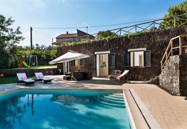 Villa in Ragalna - Romantic country house with pool near Etna, Sicily Villa in Ragalna - Romantic country house with pool near Etna, Sicily