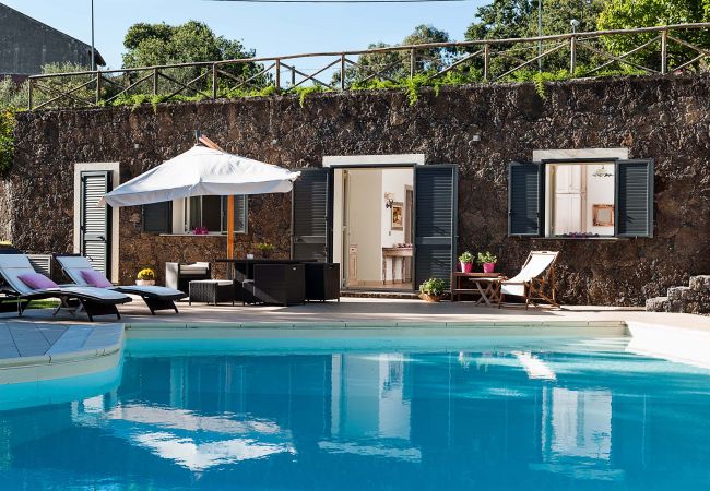 Villa in Ragalna - Romantic country house with pool near Etna, Sicily Villa in Ragalna - Romantic country house with pool near Etna, Sicily