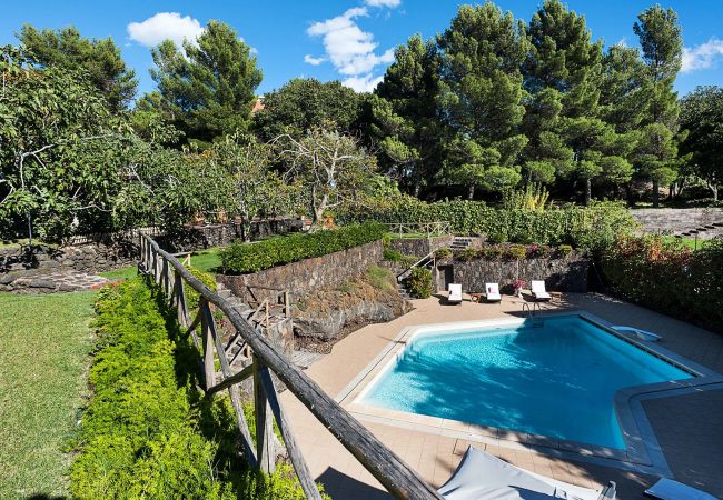Villa in Ragalna - Romantic country house with pool near Etna, Sicily Villa in Ragalna - Romantic country house with pool near Etna, Sicily