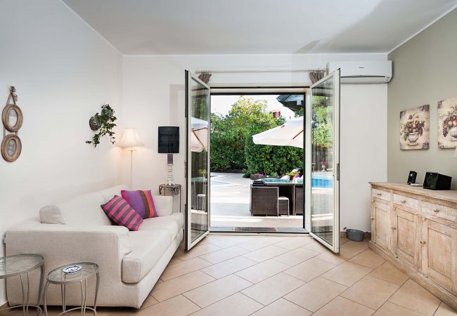 Villa in Ragalna - Romantic country house with pool near Etna, Sicily Villa in Ragalna - Romantic country house with pool near Etna, Sicily