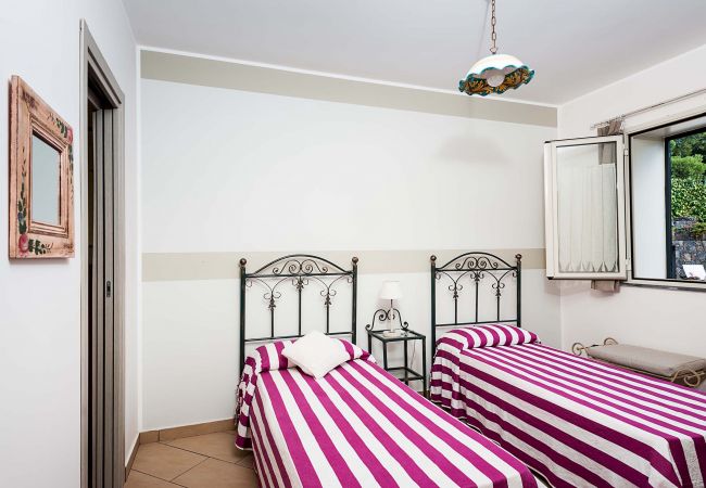 Villa in Ragalna - Romantic country house with pool near Etna, Sicily Villa in Ragalna - Romantic country house with pool near Etna, Sicily