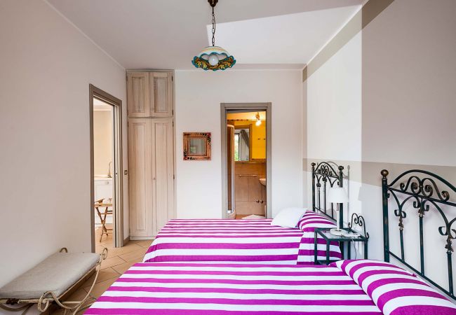 Villa in Ragalna - Romantic country house with pool near Etna, Sicily Villa in Ragalna - Romantic country house with pool near Etna, Sicily