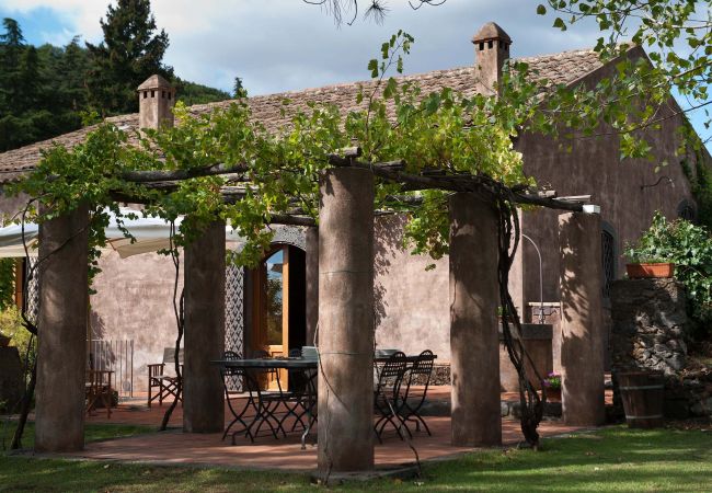 House in Trecastagni - Typical country villa for families near Etna, Sicily House in Trecastagni - Typical country villa for families near Etna, Sicily